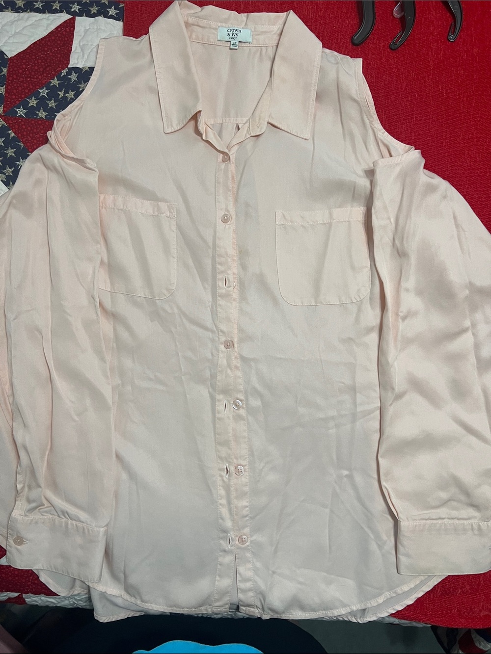 crown & ivy Pale Pink Cold-Shoulder Button-Down Shirt